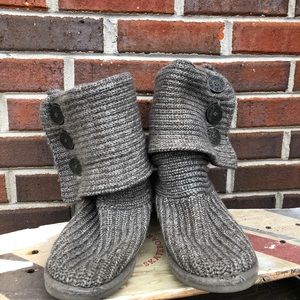 Grey sweater UGGs!